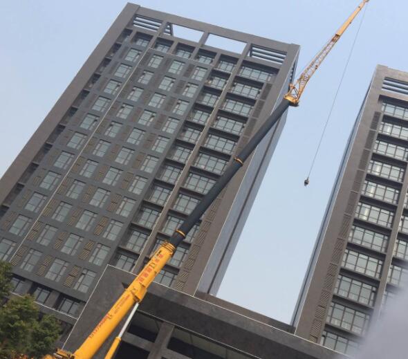 青島350噸汽車(chē)吊租賃展示